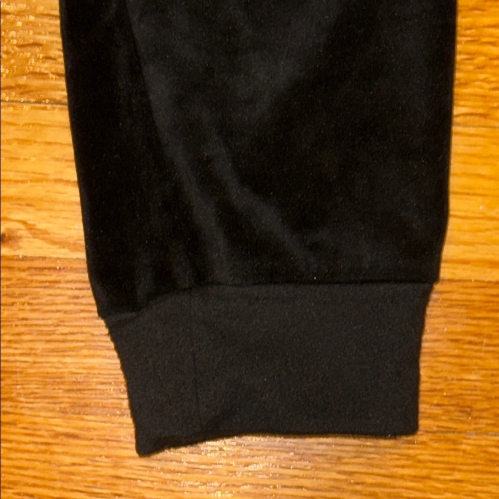 Women’s Juicy Couture Black Velour Sweatpants - Picture 5 of 6